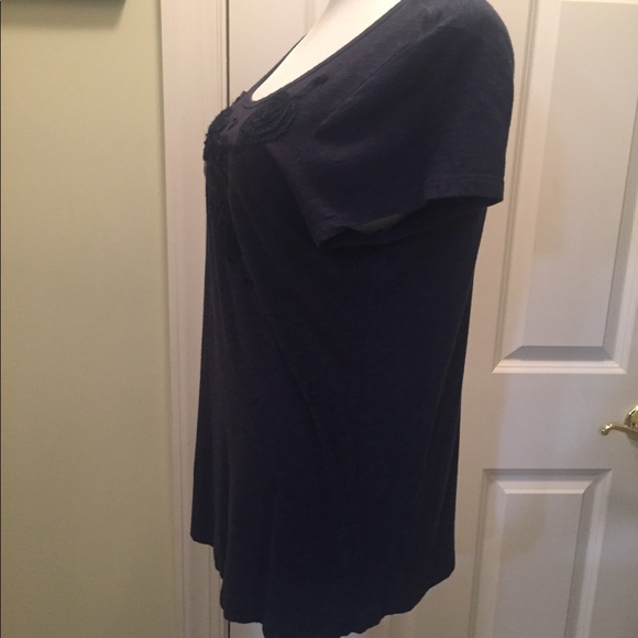 Dressbarn embroidered navy cap sleeve tee - Picture 3 of 6